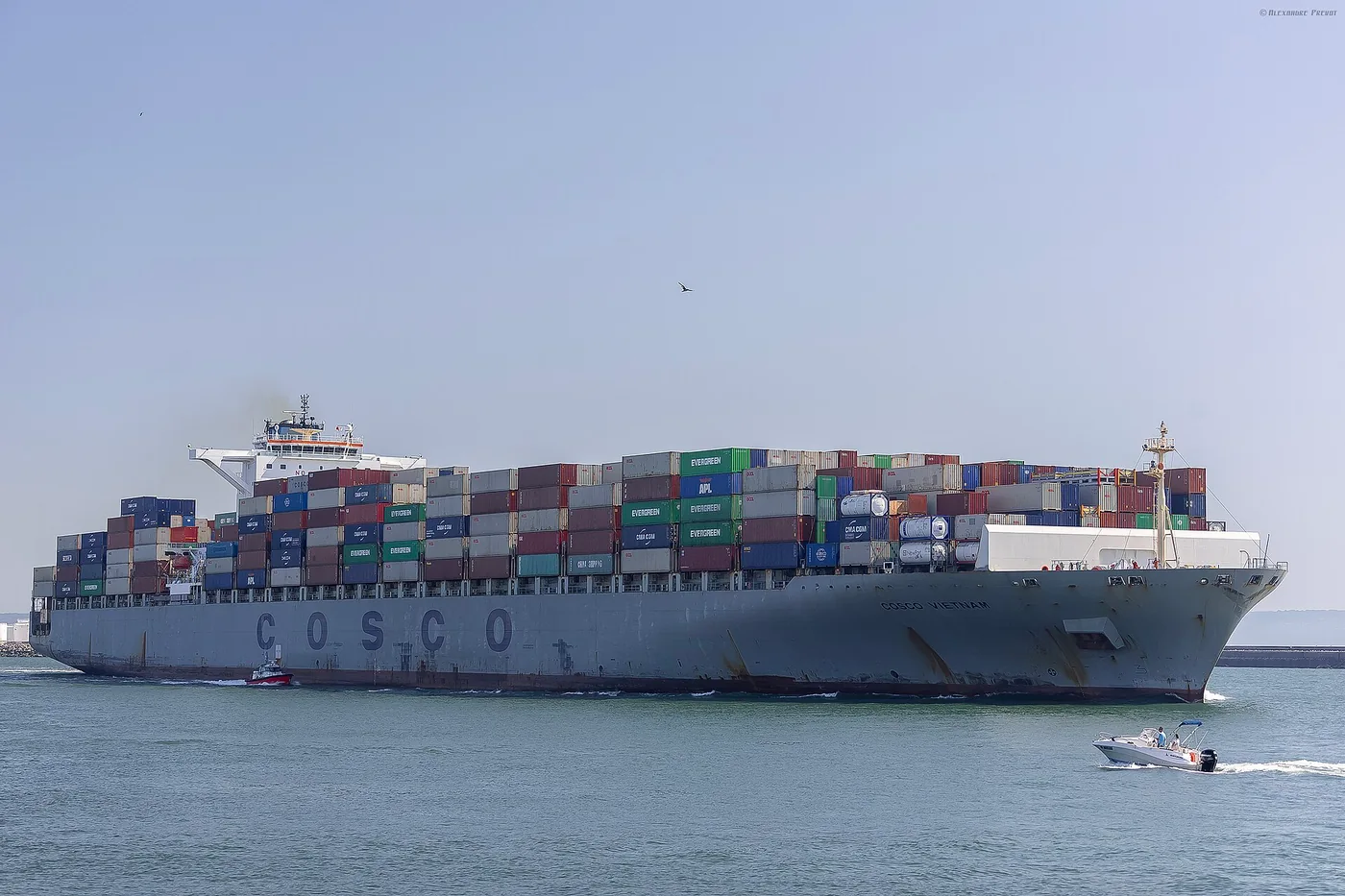 COSCO VIETNAM container ship underway